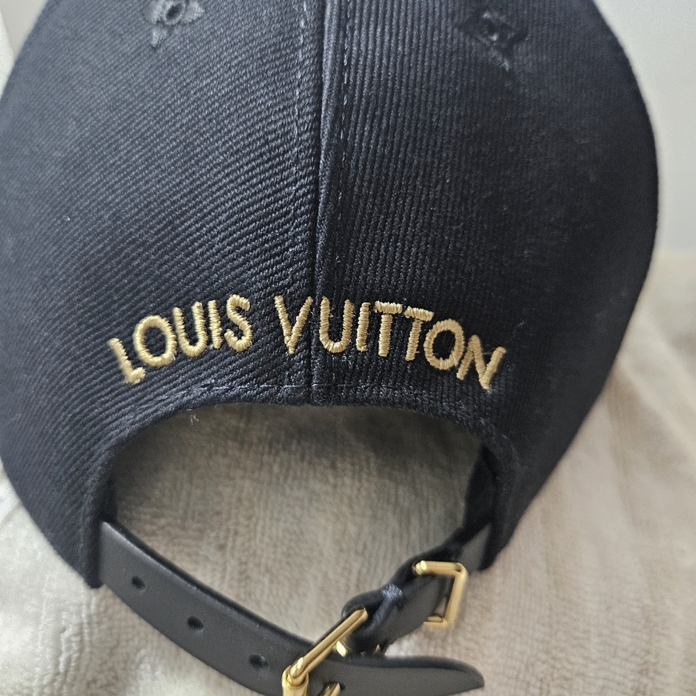 LV BLACK HAT - Picture 3 of 16